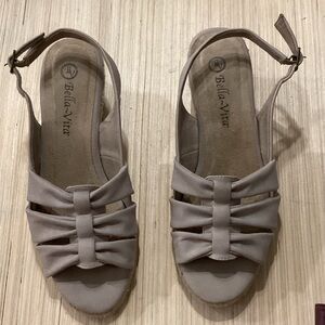 Bella Vita Women's Cream Bow Sandals